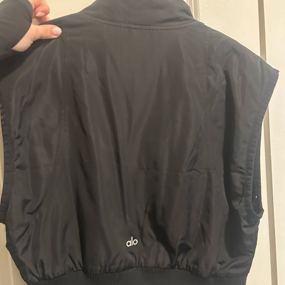 ALO YOGA in motion vest size M - Picture 5 of 5